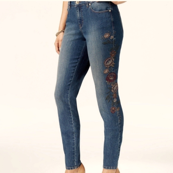 Style & Co embroidered jeans - Picture 2 of 13